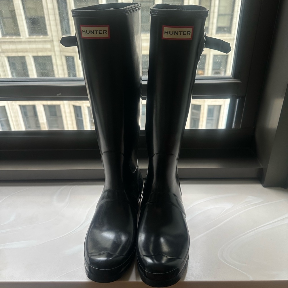 Size 10 women’s black hunter boots!
